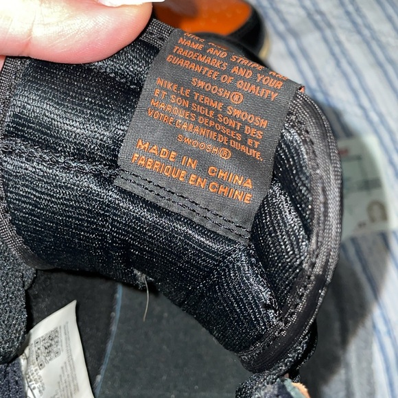 Woman’s Jordan’s
Shattered backboard - Picture 3 of 7